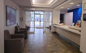 Super 8 By Wyndham Estevan