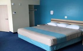Super 8 By Wyndham Estevan